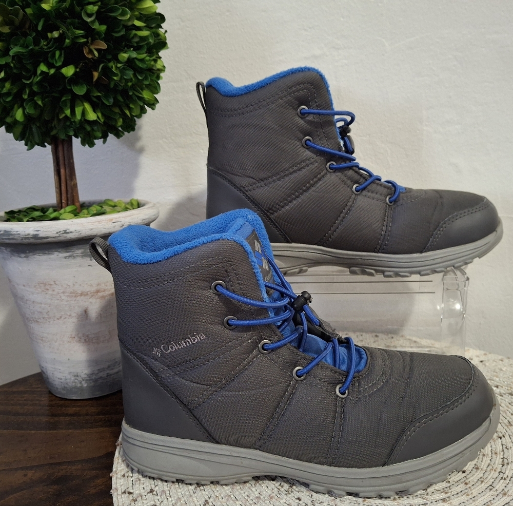 Columbia Kids Gray and Blue Boots Size 5.